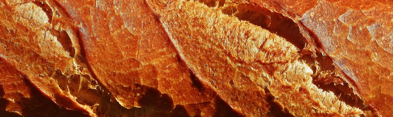 Pane fresco conservato in un sacchetto di carta per mantenerne la morbidezza.